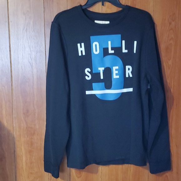 Hollister Tops - 🖤Hollister sweatshirt 🖤
